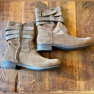 Bussola light brown suede boots